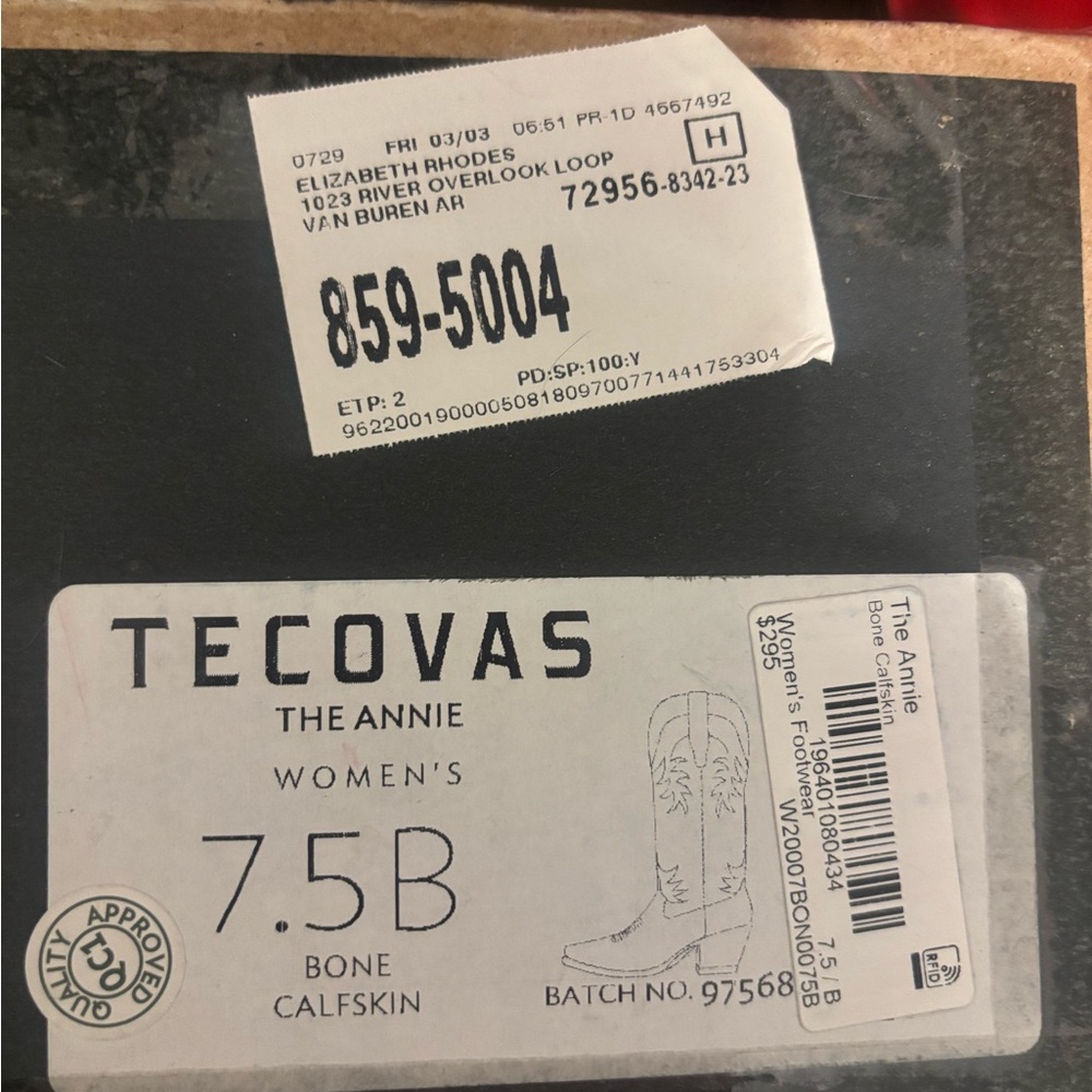 Tecova’s The Annie Cowgirl Boot in bone/cream. Fit like 8. New 345. Box included - Picture 9 of 10